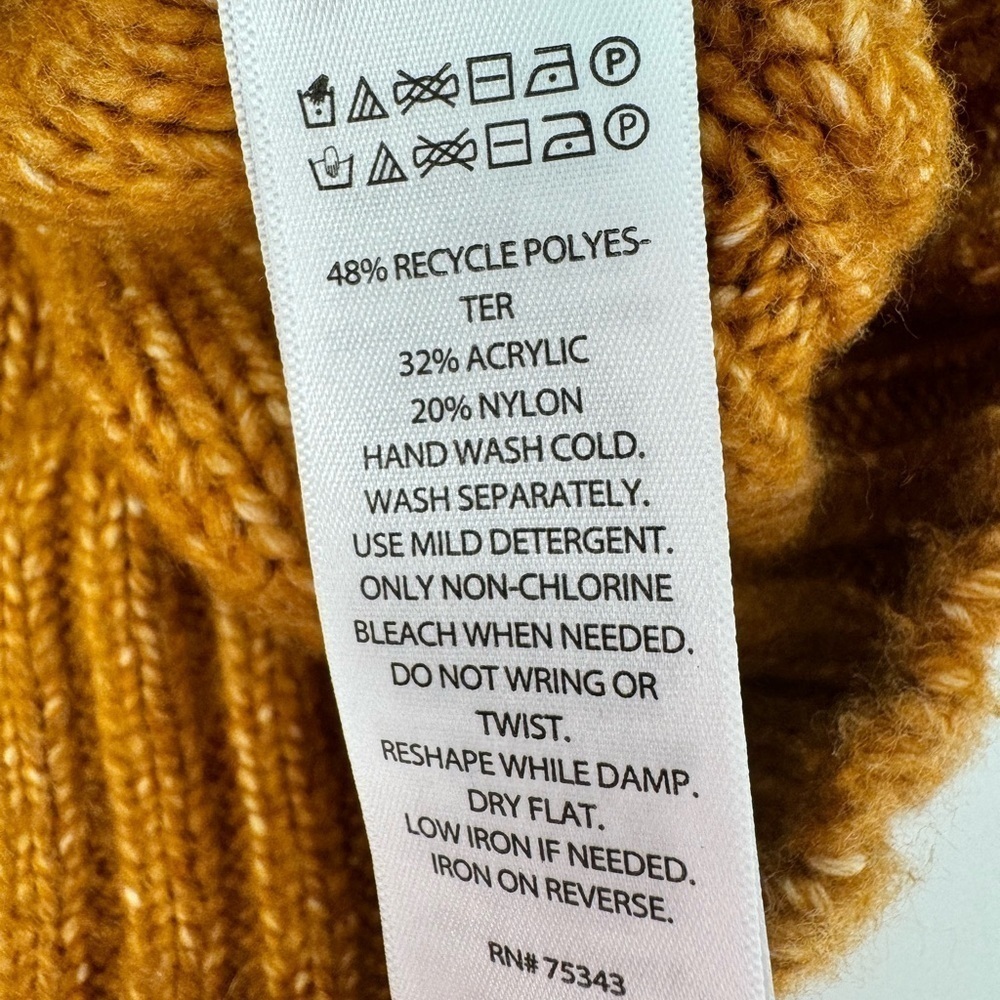 Cupcakes and Cashmere Sweater Funnel neck - Picture 6 of 6